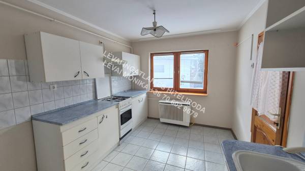 #4903 Nappali +1 szobás házrész eladó Békéscsabán (I.ker)