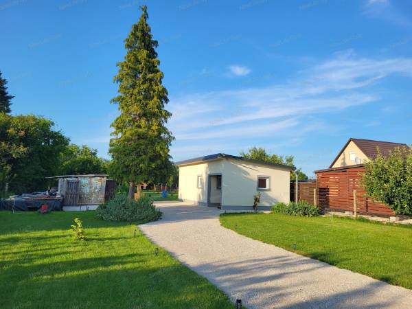 #5376 Eladó nyaraló Győr