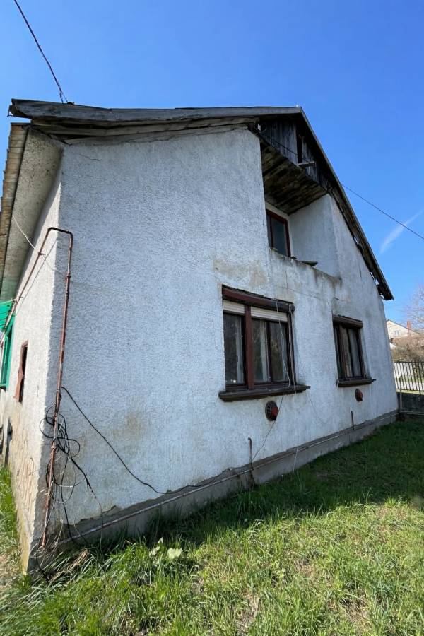 #8828 Eladó felújítandó ház Ácson!