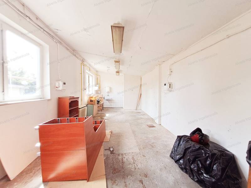 #4128 Nyíregyháza belvárosában, 38 m2-es MŰHELY eladó