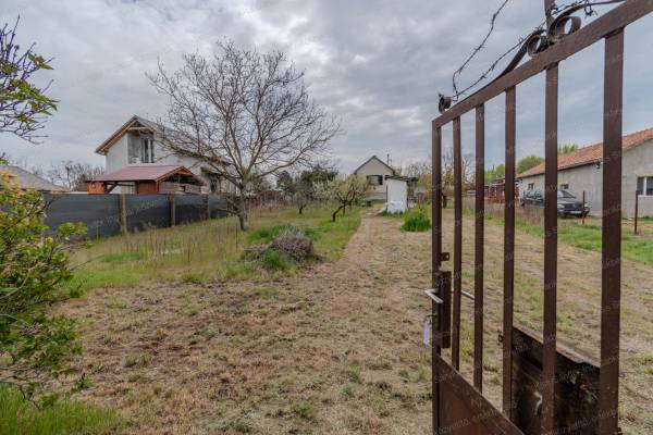 #9559 Debrecen, Biczó István kerti zártkerti ingatlan eladó