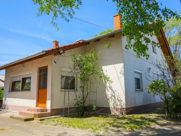 #10670 ELADÓ KÖZEL 2,5 HEKTÁROS TANYA ÓPUSZTASZEREN!!