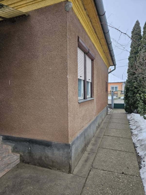 #5256 Abonyban 3 szobás családi ház eladó