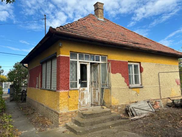 #14737 Tápiógyörgyén 2 szobás felújítandó családi ház eladó