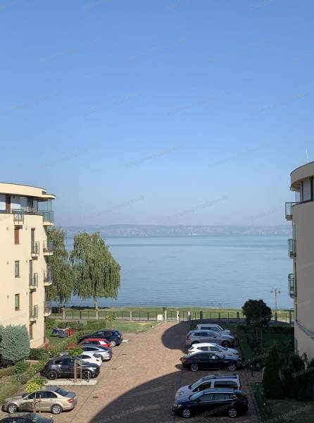 #11564 Exkluzív lakás Siófok Ezüstpartján – ahol minden nap a Balatonról szól