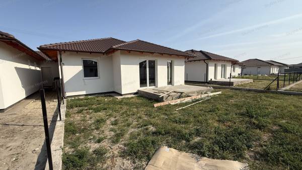 #8989 Eladó ikerház Taksony