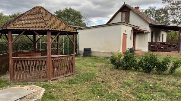 #9411 Eladó tanya Nyíregyháza