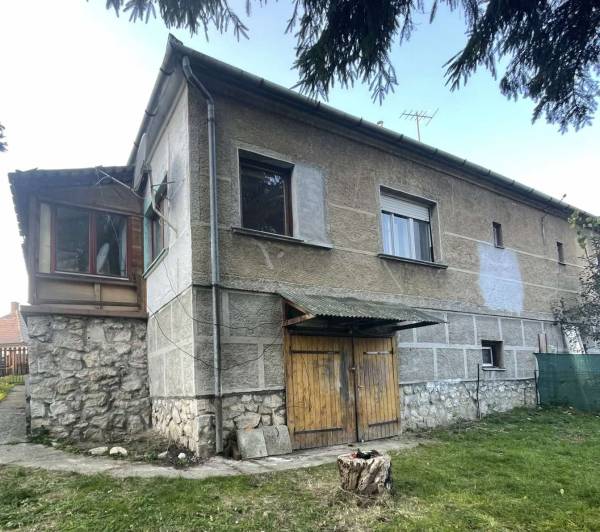 #8453 Eladó ikerház Csatkán!