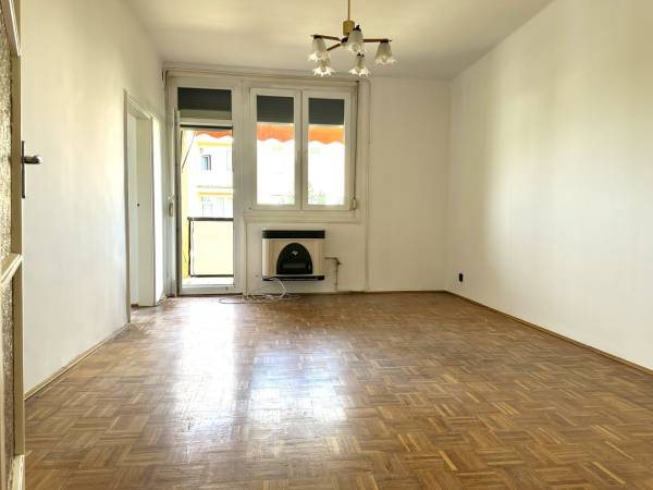 #12142 Győr-Gyárvárosban 2 szobás, felújítandó téglalakás eladó