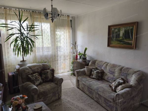 #12515 Nyíregyháza Örökösföldön 2 szobás harmadik emeleti lakás eladó.