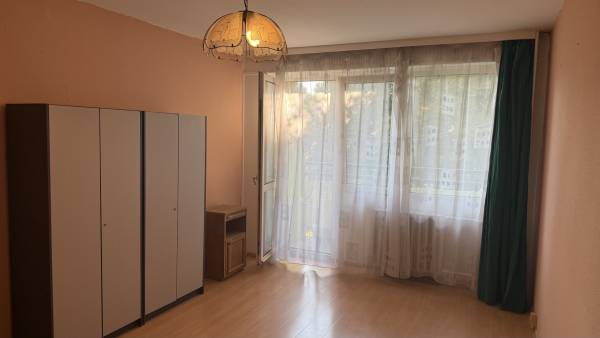 #8375 Tatabányán, Gál István lakótelepen alsógallai vasútállomás közelében eladó egy 30 m-es lakás.