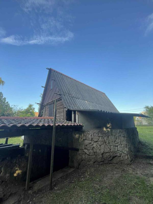 #8509 Eladó telek kisházzal a Lebegő falutól mindössze 10 méterre!