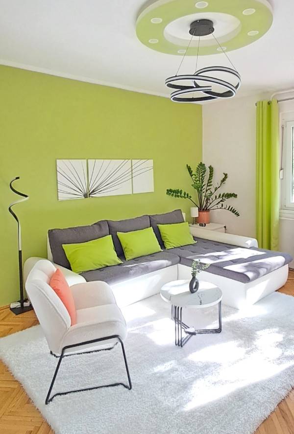 #9303 Sasadon felújított, 41 nm-es, erkélyes lakás saját tárolóval eladó. Hívja a Tulajdonost!