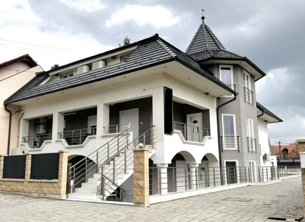 #7464 Négy csillagos medencés luxus panzió!