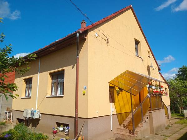 #11385 Gyál központjában 3 szintes, összkomfortos családi ház eladó 676 nm-es telken