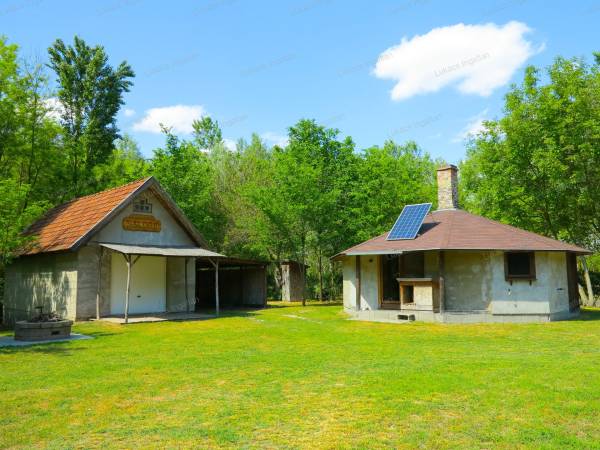 #9639 ELADÓ VARÁZSLATOS TANYA AZ ERDŐ KÖZEPÉN!!