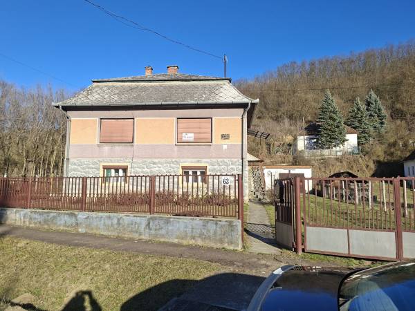 #4714 Eladó családi ház Istenmezeje