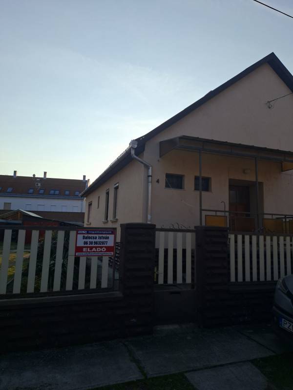 #7694 Jászberényi családi ház eladó