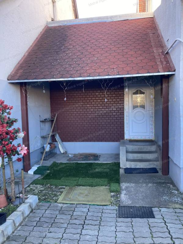 #6997 Eladó Kőtelken egy 90 nm-s két szoba nappalis családi ház