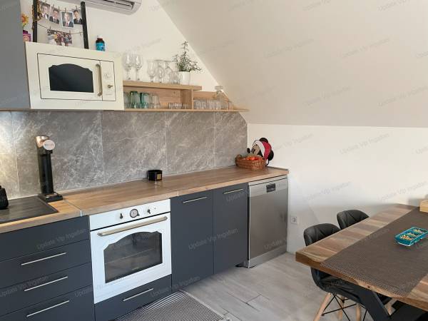 #8021 SIÓFOK SZABADIFÜRDŐN 2023-BAN TELJESKÖRÜEN FELÚJÍTOTT/ÁTÉPÍTETT,  NAPELEMMEL FELSZERELT CSALÁDI HÁZ ELADÓ!