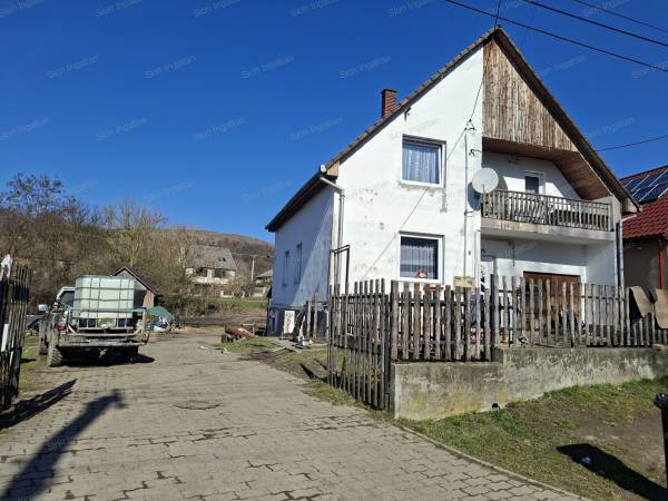 #7454 Eladó családi ház Karancsság