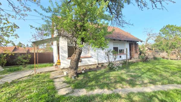 #9813 Eladó családi ház Békés kedvelt városrészén!