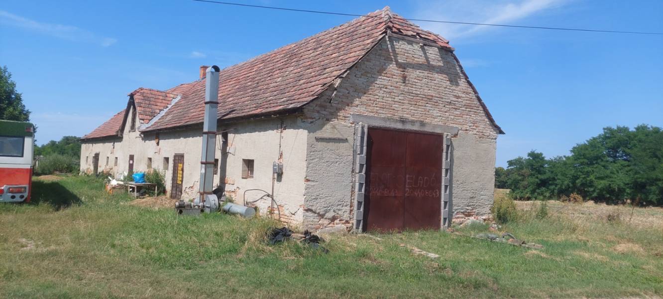 #4666 Siófok–Balatonkilitiben gazdasági épület eladó – kiváló telephely vagy raktár céljára