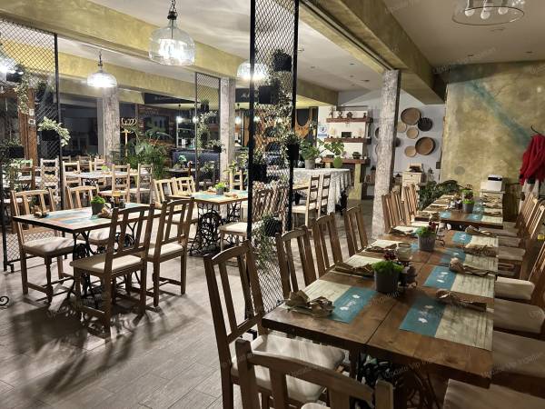 #7984 BALATONFÖLDVÁRON 240 FŐ BEFOGADÁSÁRA ALKALMAS, EGÉSZ ÉVBEN ÜZEMELTETHETŐ ÉTTEREM ELADÓ!