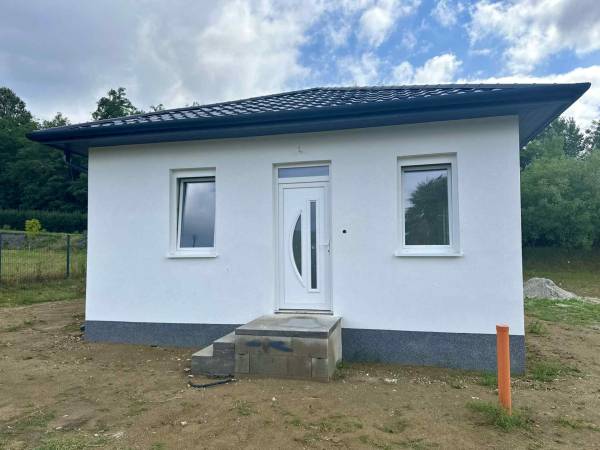 #8518 Eladó családi ház Környén a Vértes üdülőparkban!