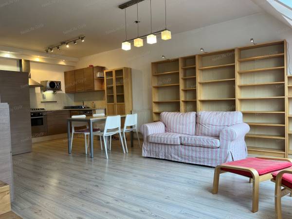 #6655 Eladó belső kétszintes lakás Révfaluban