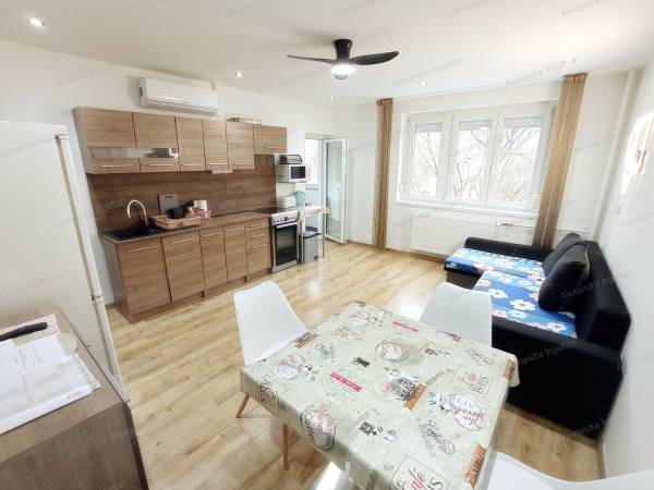 #9235 Nyugodt családi környezetben - Frissen felújított, világos, modern lakás! Kíváló befektetésnek is.