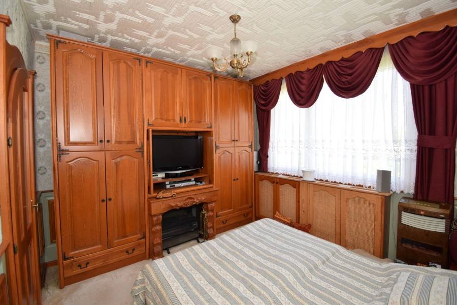 #4806 Győr-Moson-Sopron Vármegye, Győr, Adyváros, eladó felújított, szigetelt panellakás