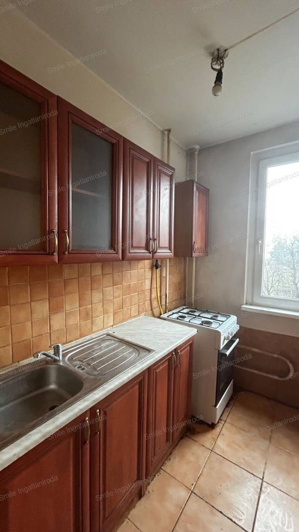 #7472 Befektetési lehetőség Nyíregyháza szívében – Egyetem közelében eladó panellakás!