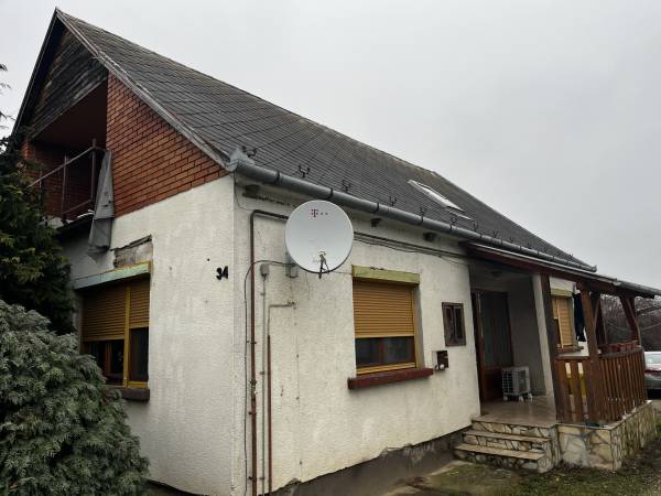 #4483 TÖBB GENERÁCIÓS CSALÁDI HÁZ ELADÓ BALATONÚJLAKON