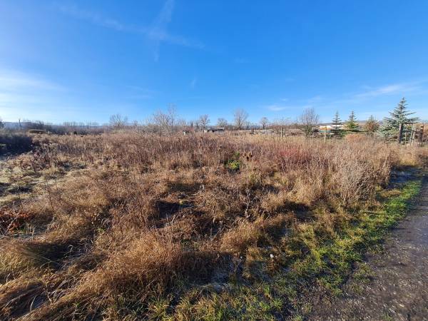 #11763 Sopron Nyugati-majorban eladó 749 m²-es, külterületi, szántó besorolású telek.