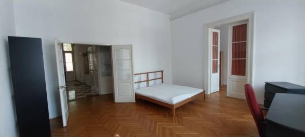 #8342 A KELETI PÁLYAUDAR MELLETT 2 SZOBÁS, RÉSZBEN FELÚJÍTOTT LAKÁS ELADÓ!