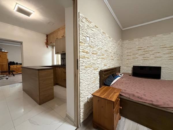 #8813 Eladó sorház Csorna