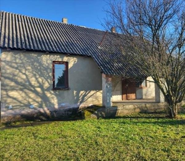 #8983 Nyugalom a tóparton – Felújítandó családi ház eladó 