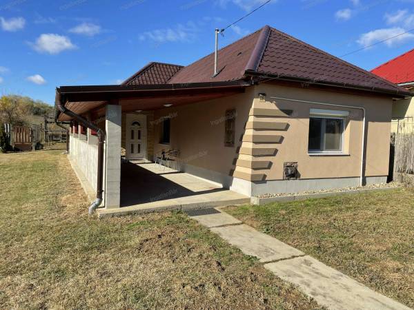 #9706  Mátészalkán egy családi ház eladó