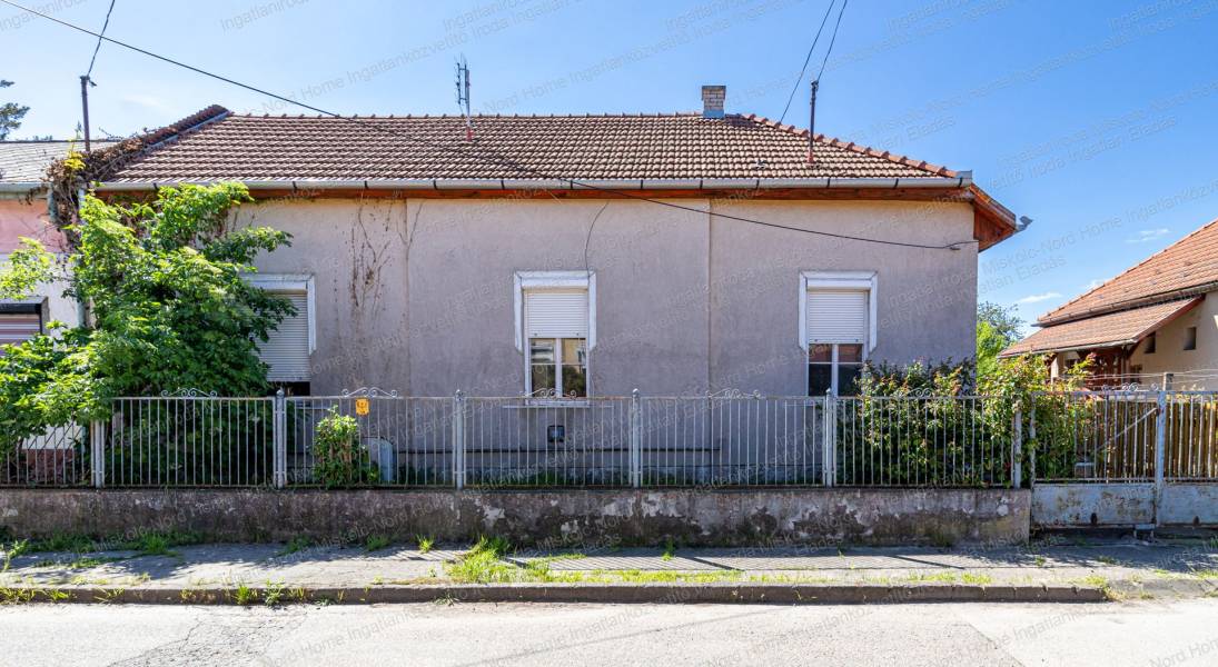 #10259 Felújítandó kétgenerációs ház Miskolc-Martinkertvárosban – külön bejáratokkal, rengeteg lehetőséggel