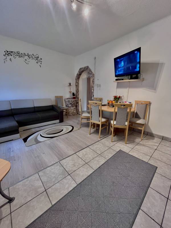 #4350 Eladó 1,5 szobás téglalakás Komló központi városrészén!