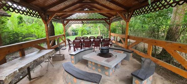 #7823 Császárszálláson,tó közelében,nyaraló eladó.