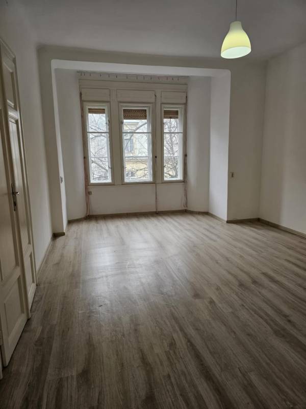 #6702 Nagy lakás a belvárosban