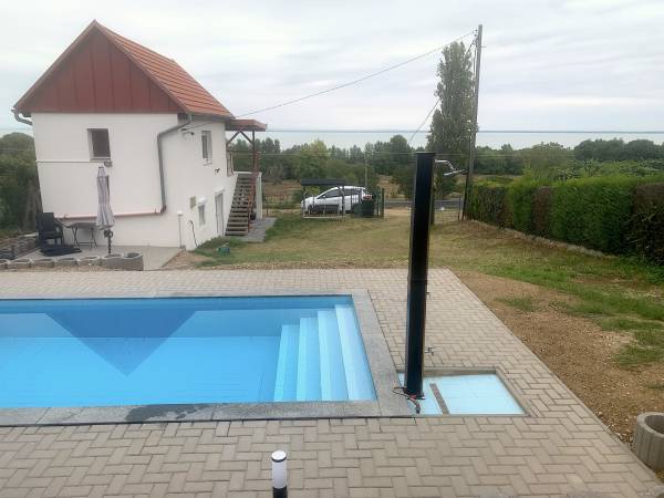#13766 Panorámás, medencés nyaraló Balatongyörökön!