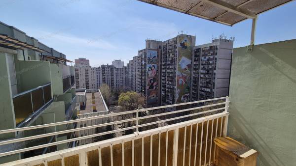 #8943 3 SZOBÁS ERKÉLYES JÓ ÁLLAPOTÚ NAPFÉNYES LAKÁS SZUPER KILÁTÁSSAL