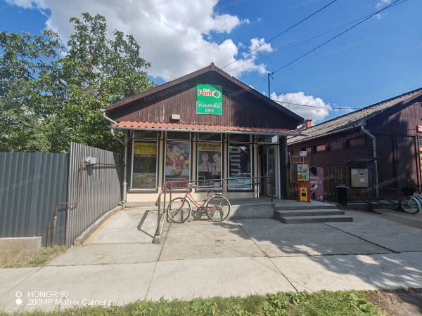 #11574 Szeghalmon bejáratott, működő kisbolt eladó forgalmas főút mellett
