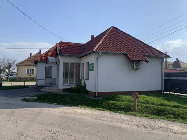 #9223 Eladó Üzlethelyiség Pápa