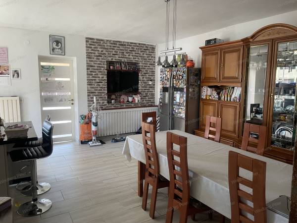 #4324 Eladó tágas, többgenerációs otthon Letkésen kiváló elhelyezkedéssel!