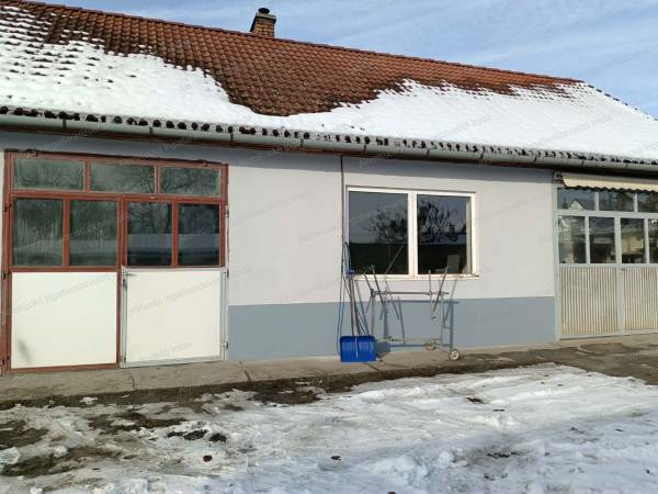 #5132 Eladó Üzlethelyiség Taszár