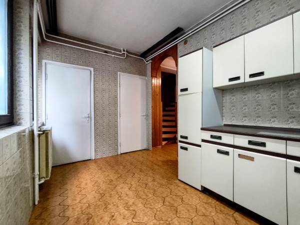 #4592 Eladó Békéscsabán tágas lehetőségekkel teli sorház, 4 szoba+garázs!